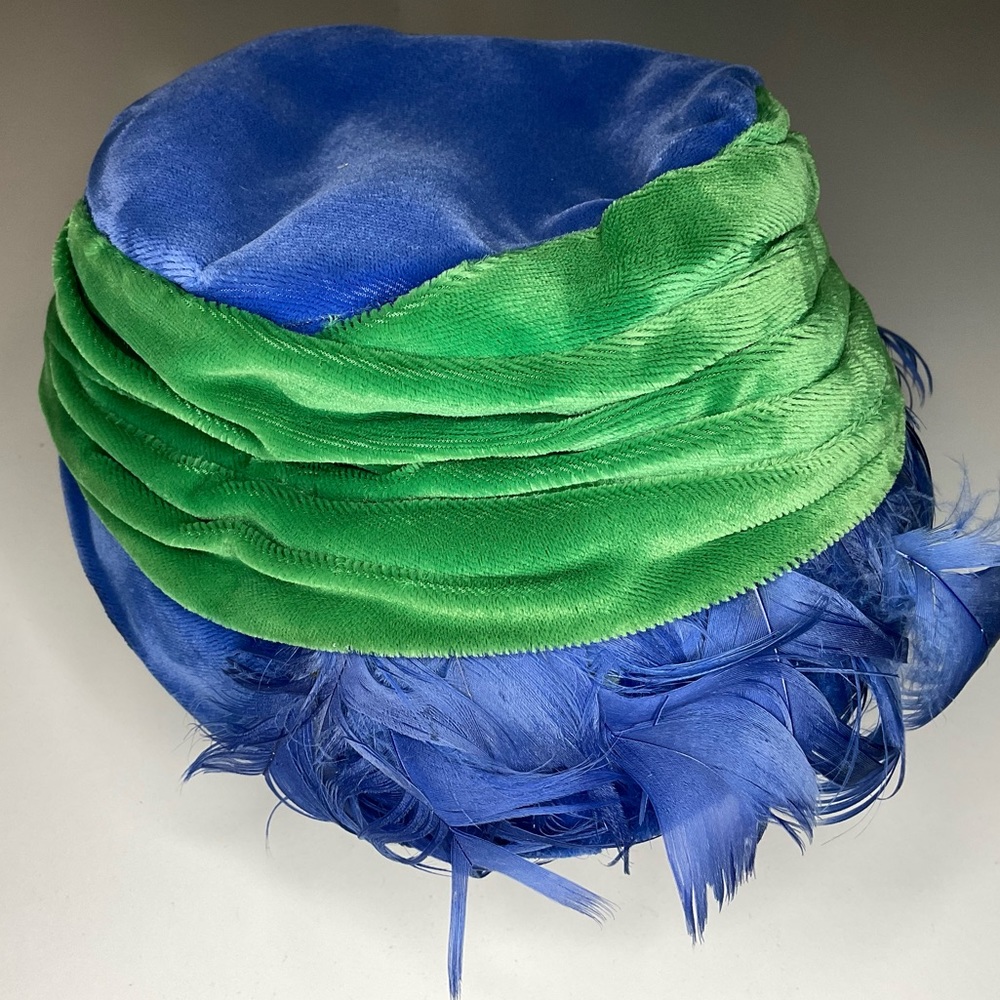 Vintage 50s 60s Cloche Velvet Hat Retro Cap Vibrant Feather